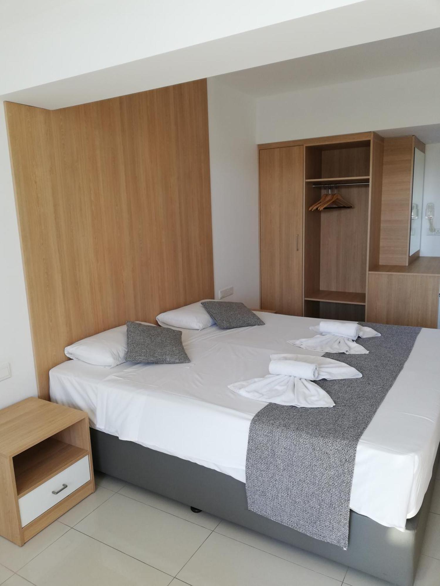 Joy Hotel Apts Ayia Napa Esterno foto